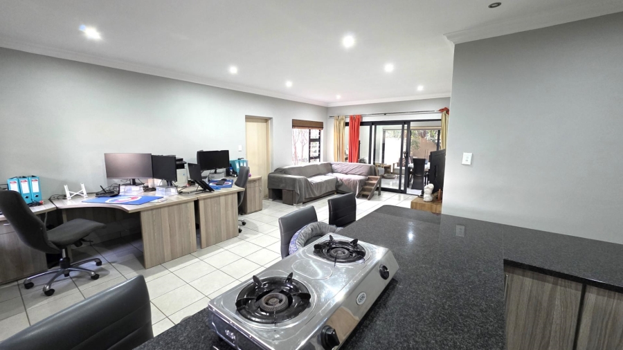 To Let 3 Bedroom Property for Rent in Melodie North West